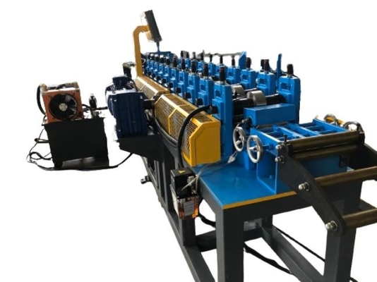 Macchina di formazione a rotolamento automatico a rotazione a sfilata ad alta velocità