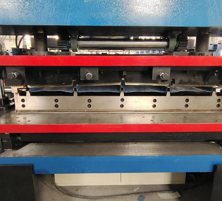Macchina per pannelli di copertura in metallo a cucitura trapezoidale in piedi 10 stazioni