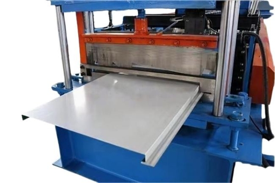 Macchina per la formazione di rotoli per pareti metalliche e profili soffici per prodotti finali lisci e belli