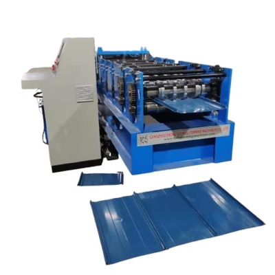 Macchina per la formazione di rotoli di lamiere di acciaio per la produzione di pannelli a chiusura rapida di coperture metalliche a cucitura stazionaria