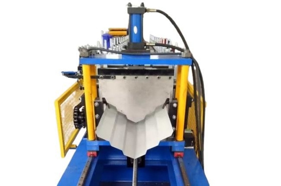 4kw High Performance Ridge Cap Roll Forming Machine per il sistema di copertura senza saldature