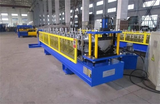4kw High Performance Ridge Cap Roll Forming Machine per il sistema di copertura senza saldature