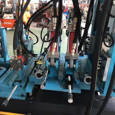 Macchina di formazione di rotoli per bobine galvanizzate