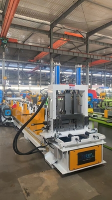 Macchina per la trasformazione automatica di rotoli di purlino con 20 stazioni