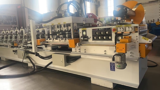 Macchina per la trasformazione automatica di rotoli di purlino con 20 stazioni