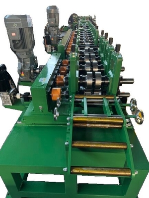 Macchine per la formazione di rotoli di pareti secche metalliche di calibro leggero e di tracciato a forma di C. Macchine in acciaio per soffitti