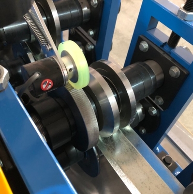 Macchine per la formazione di rotoli a profilo U metallico con fori di rotolamento