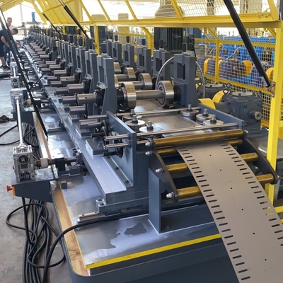Macchine per la fabbricazione di tracciati a traccia multi-slot con perno normale e per la fabbricazione di profili di tracciati per il Canada