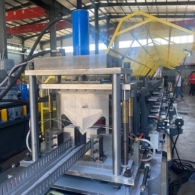 Macchine per la fabbricazione di tracciati a traccia multi-slot con perno normale e per la fabbricazione di profili di tracciati per il Canada