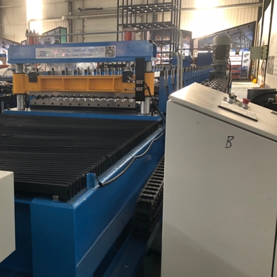 Macchine per la formazione di lamiere ondulate per tetti metallici
