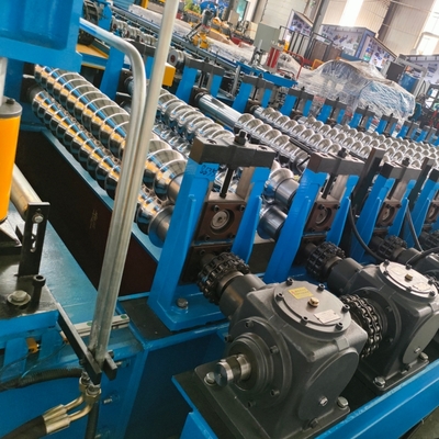 Macchine per la formazione di lamiere ondulate per tetti metallici