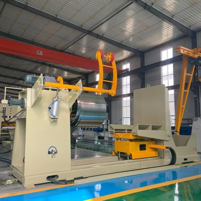 Macchine per la formazione di profili di pannelli di barriera acustica acustica